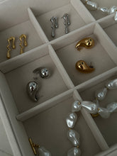 Load image into Gallery viewer, Lola Earrings
