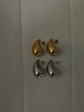 Load image into Gallery viewer, Lola Earrings
