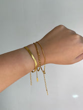 Load image into Gallery viewer, Figaro Bracelet
