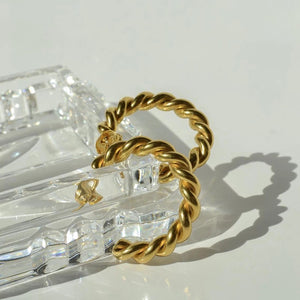 Mia Hoops